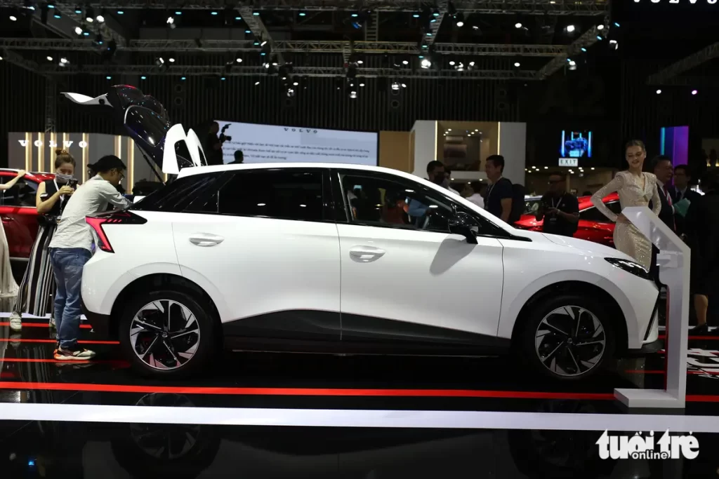 xe điện MG4 trắng